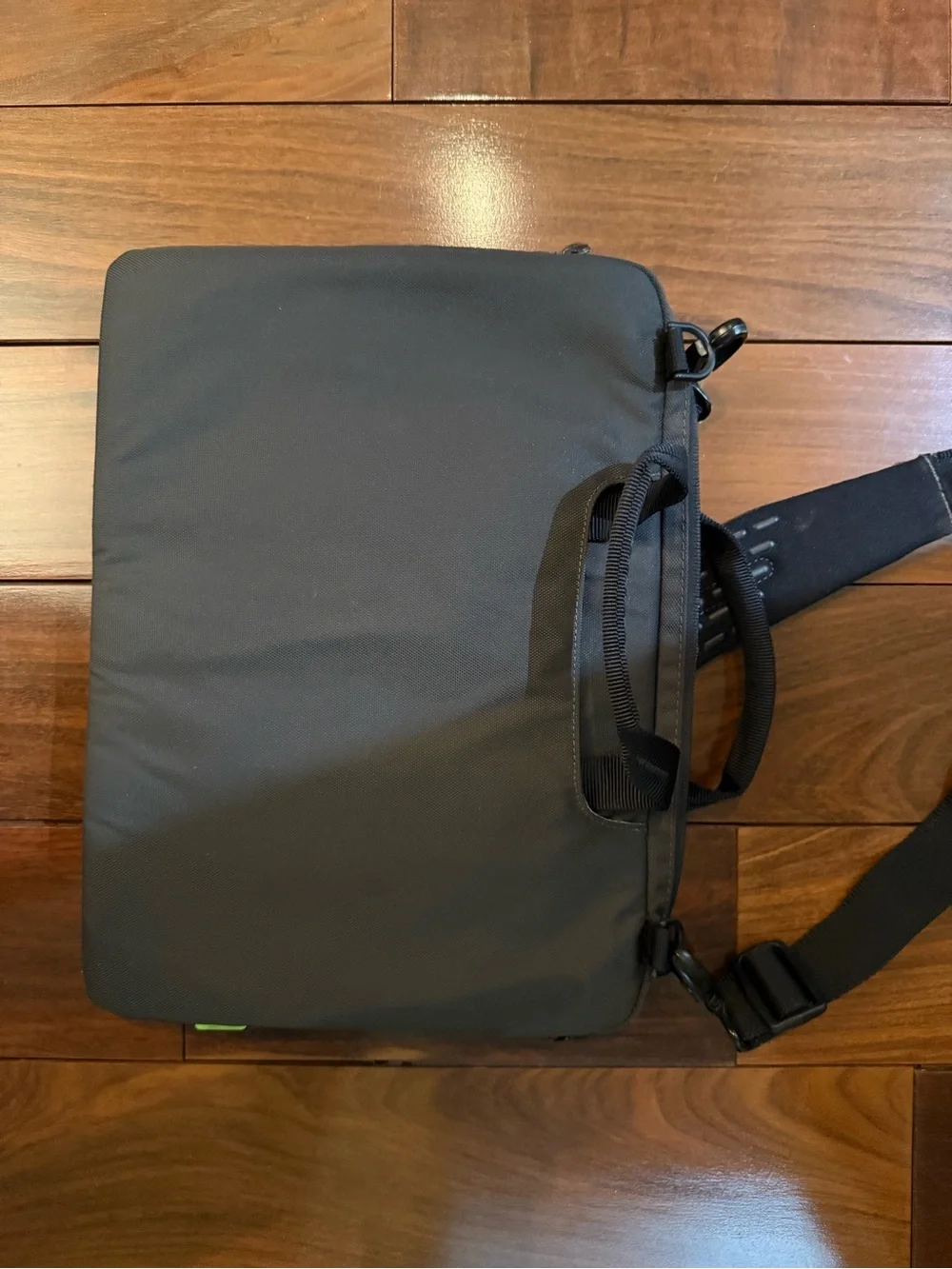 Incase Black Laptop Shoulder Briefcase